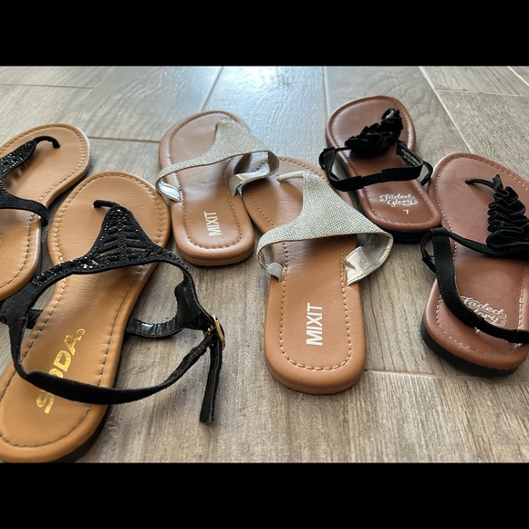 Sandals 🩴 - Picture 2 of 3